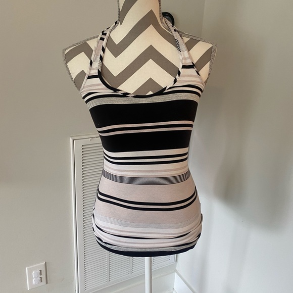 Lululemon - Picture 2 of 4